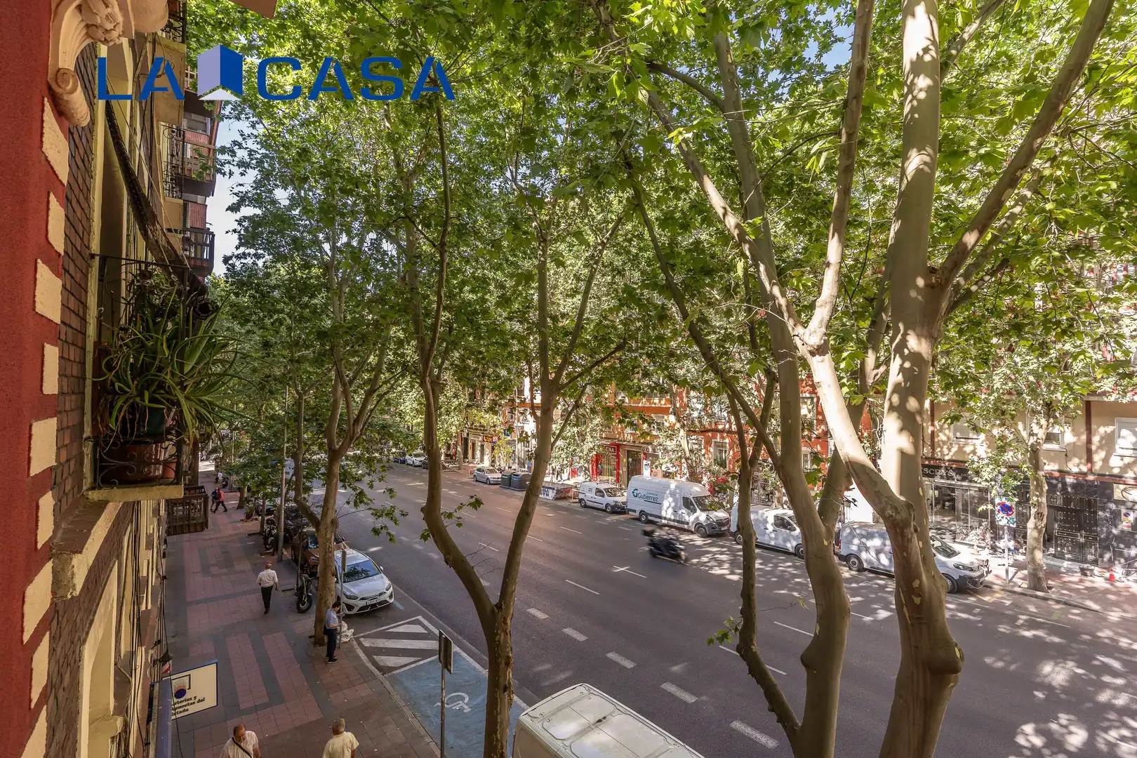 Vista exterior de Piso en venta en Madrid con Balcón