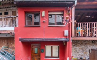 Vista exterior de Casa adosada en venda en Colunga amb Calefacció