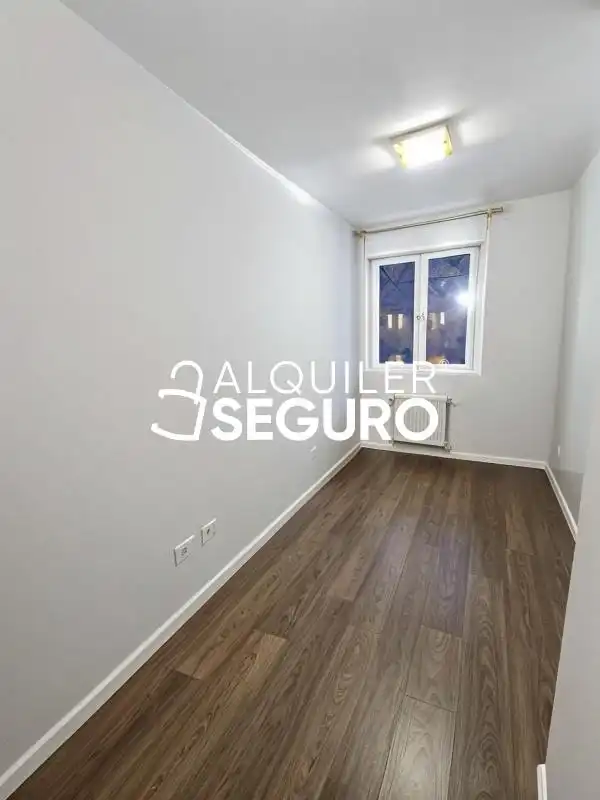 Habitación de Piso de alquiler en Madrid con Calefacción, Terraza y Trastero