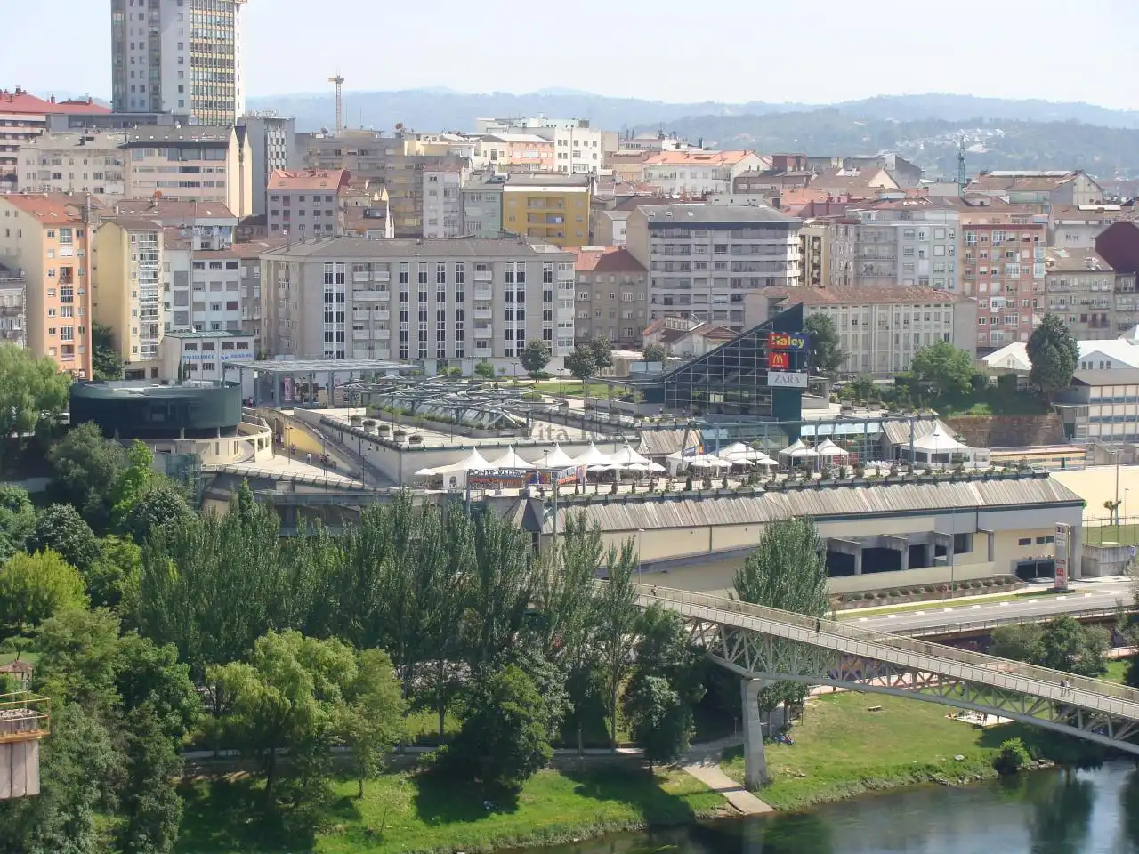 Vista exterior de Local de alquiler en Ourense Capital  con Terraza
