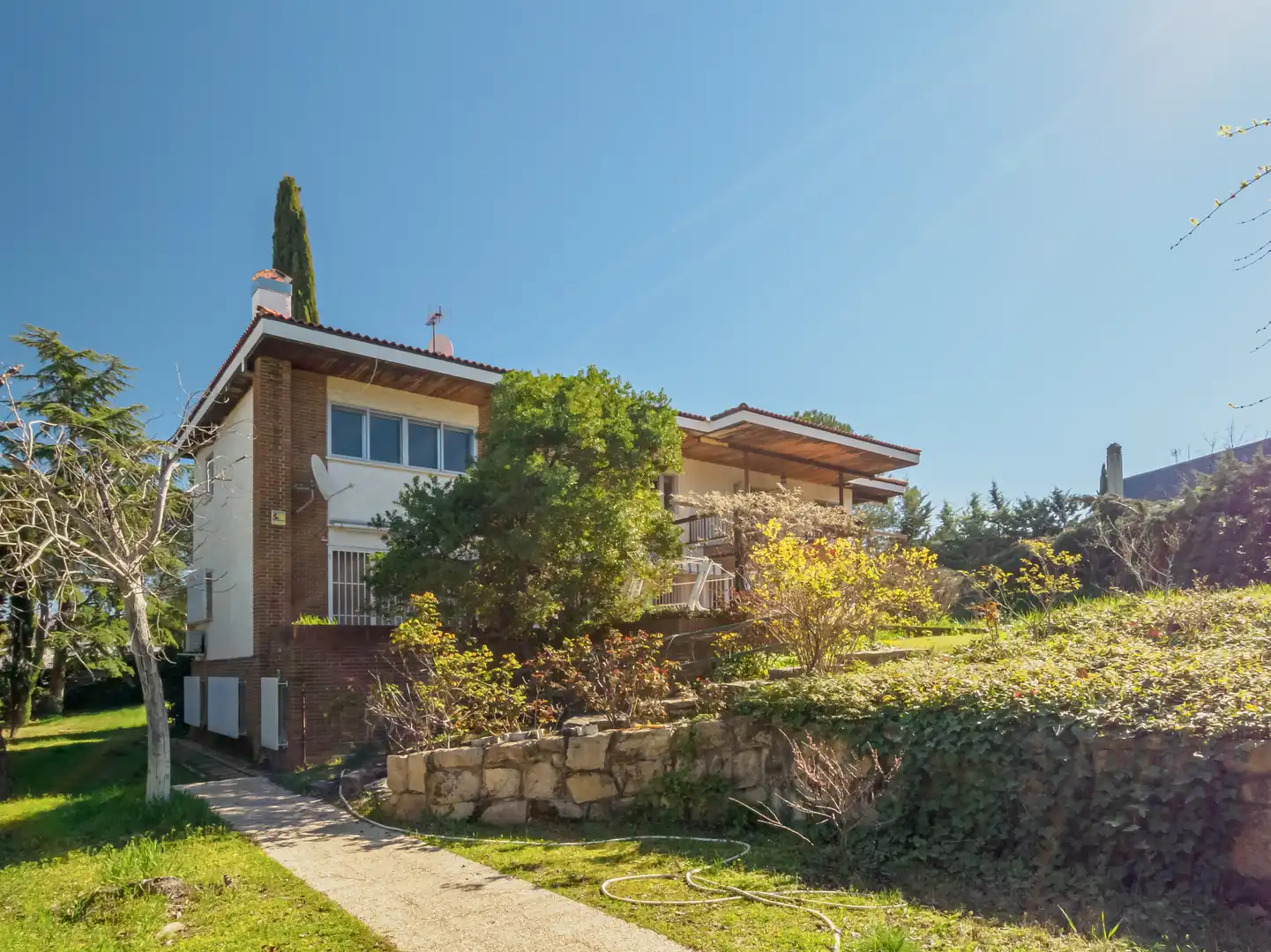 Vista exterior de Casa o chalet en venta en Boadilla del Monte con Calefacción, Jardín privado y Terraza