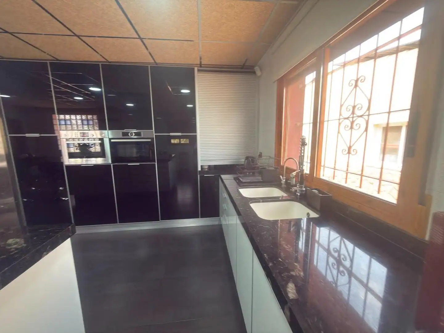 Cuina de Casa o xalet en venda en Alicante / Alacant amb Aire condicionat, Calefacció i Jardí privat