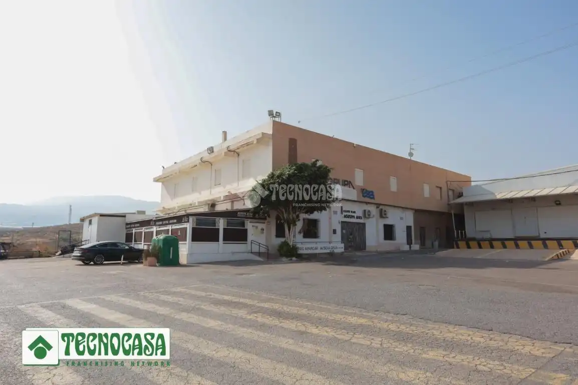 Local comercial en venda a Adra