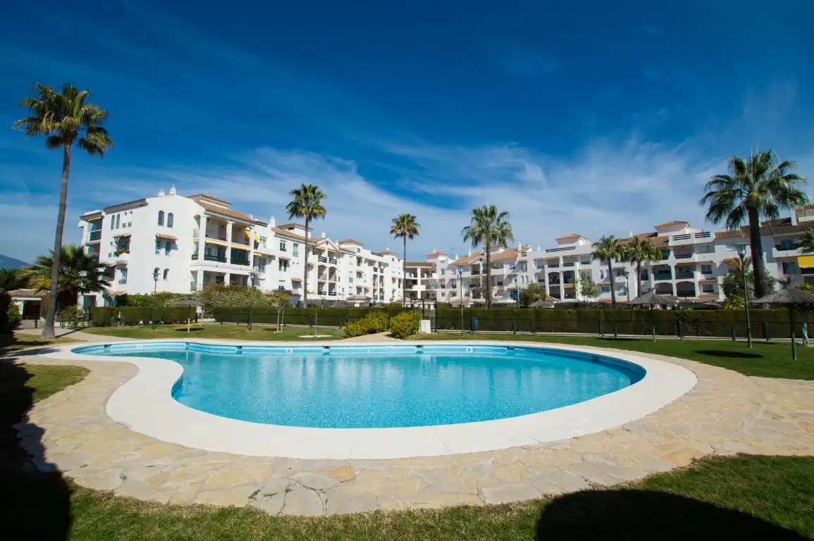 Vista exterior de Apartamento en venta en Marbella con Aire acondicionado, Terraza y Piscina