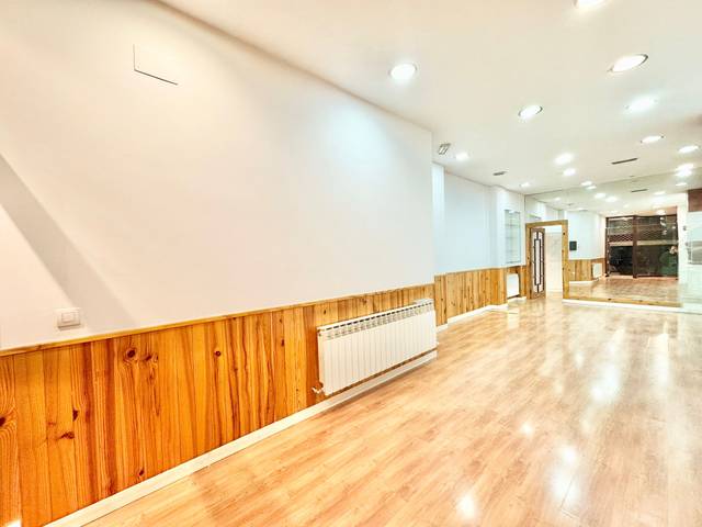 Local comercial en Alquiler en Errege Atea en Casco Viejo