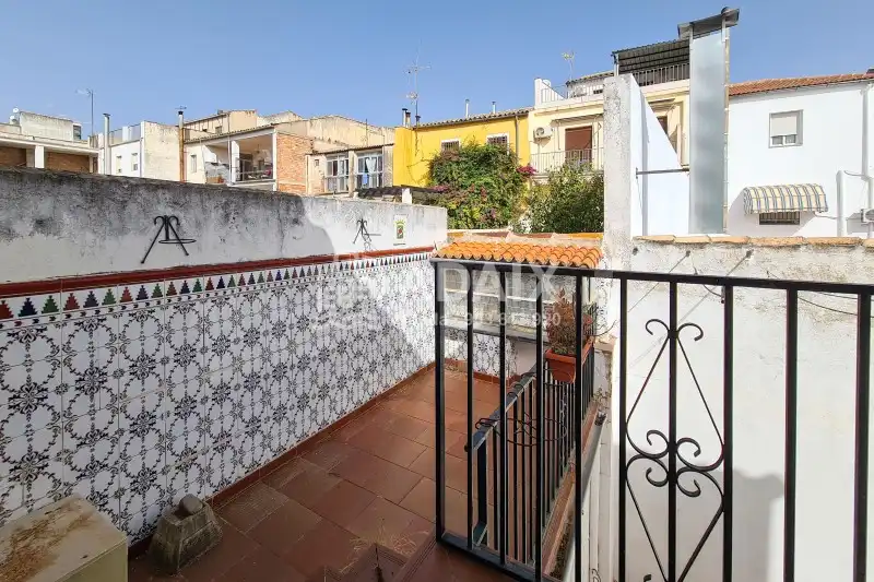 Vista exterior de Casa o xalet en venda en Úbeda amb Aire condicionat, Traster i Balcó