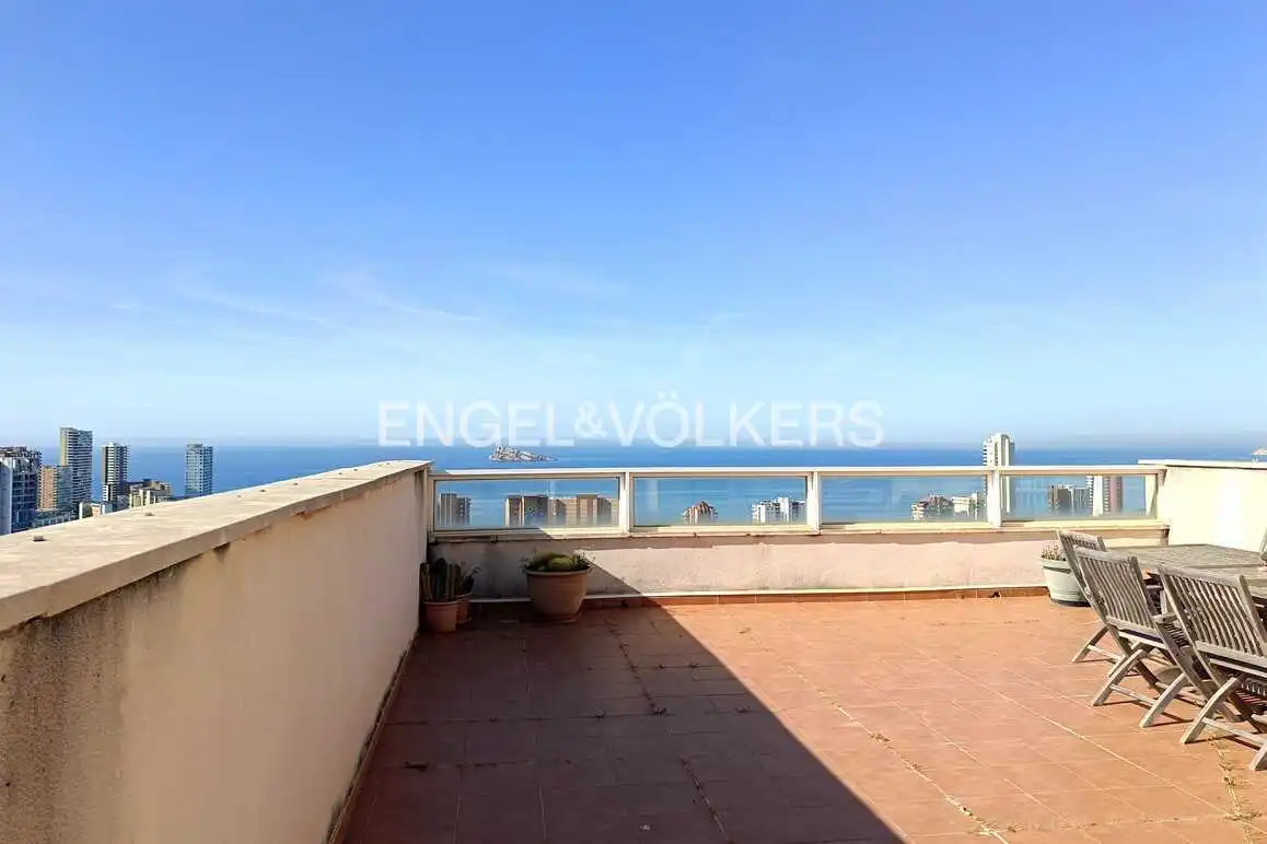 Terrassa de Àtic en venda en Benidorm amb Aire condicionat, Jardí privat i Piscina comunitària