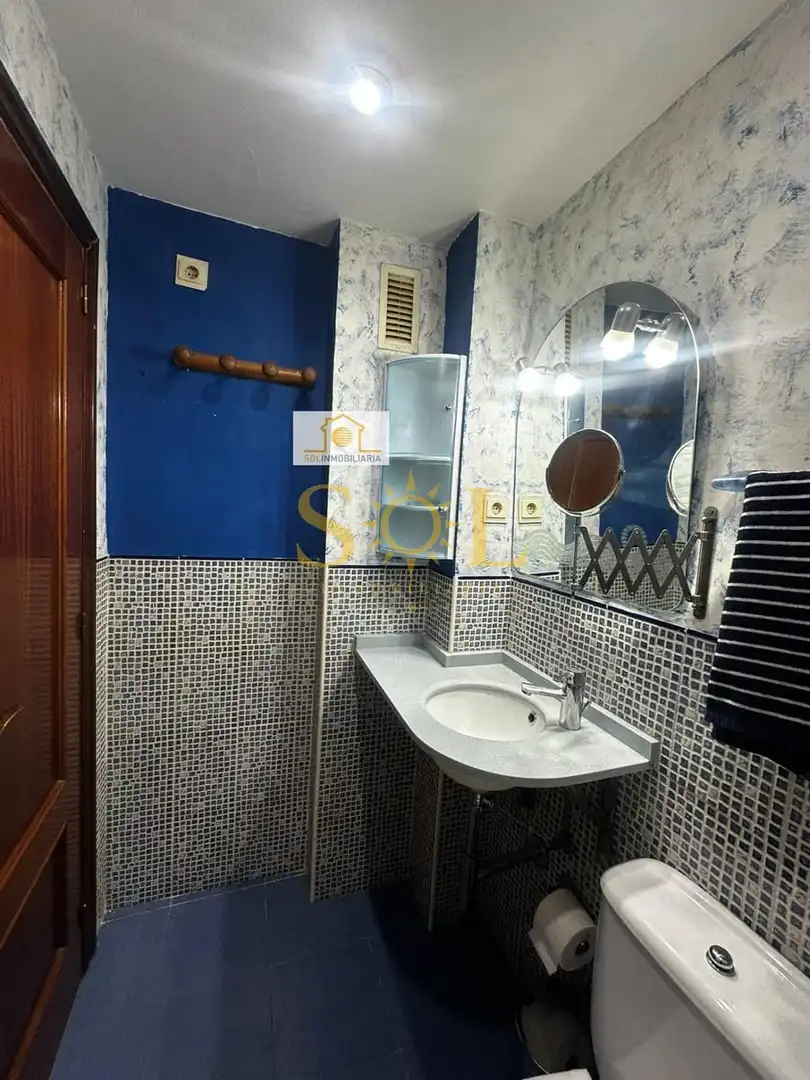 Bany de Apartament en venda en León Capital  amb Calefacció, Parquet i Moblat