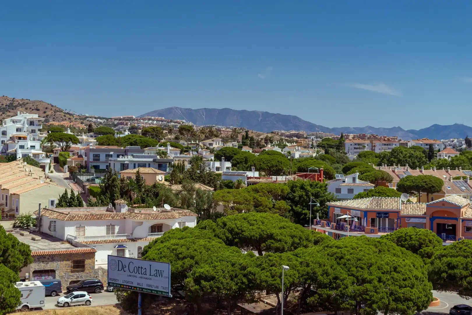 Vista exterior de Estudi en venda en Marbella amb Aire condicionat, Jardí privat i Moblat