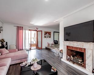 Living room of Single-family semi-detached for sale in Illescas  with Heating, Private garden and Parquet flooring