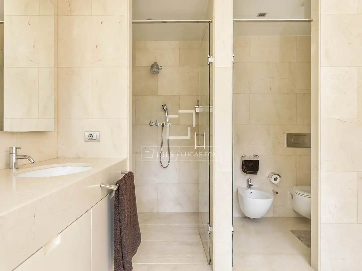 Bany de Casa o xalet en venda en Barcelona amb Aire condicionat, Calefacció i Jardí privat