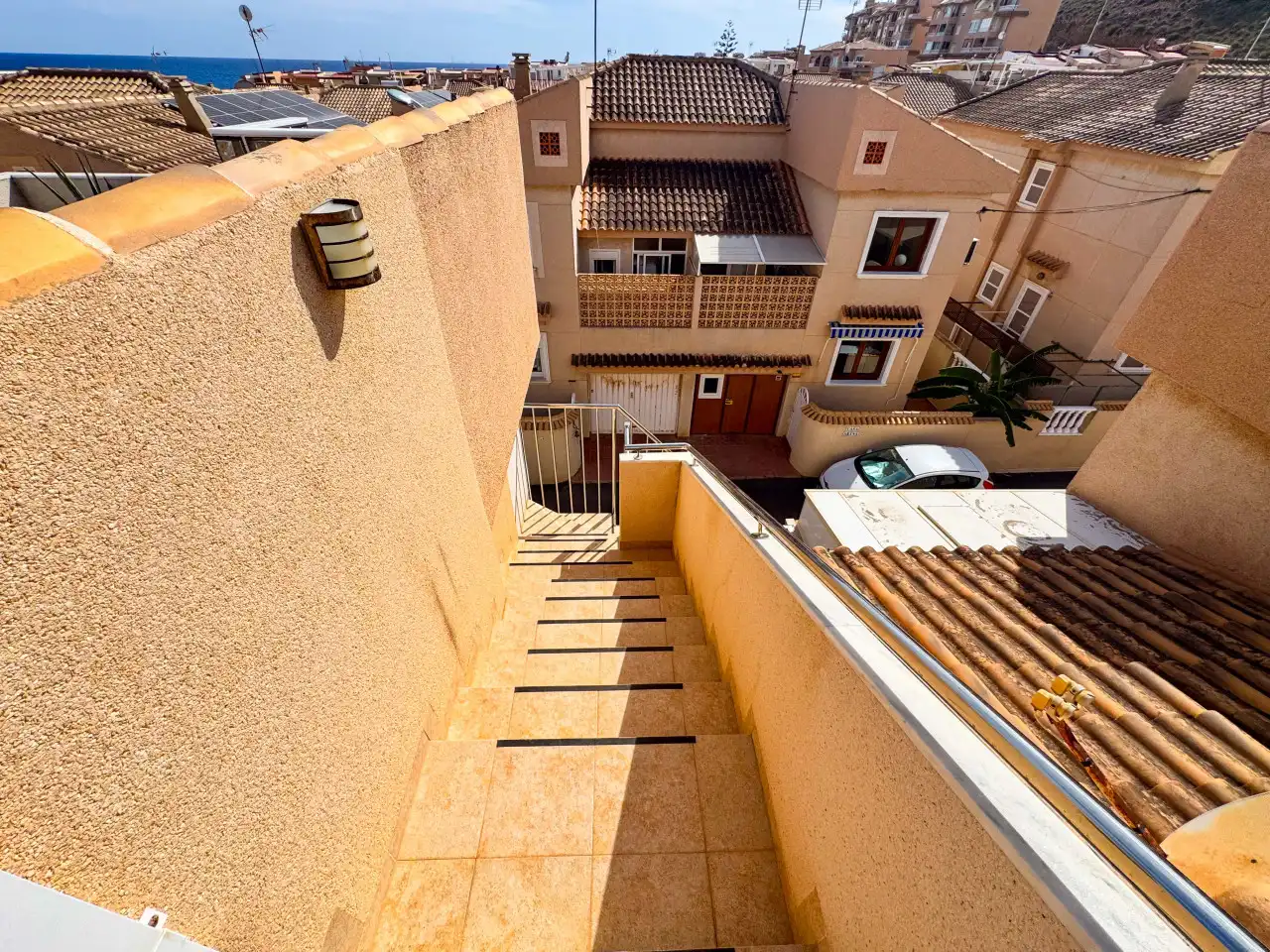Vista exterior de Casa adosada en venda en Torrevieja amb Aire condicionat, Calefacció i Jardí privat