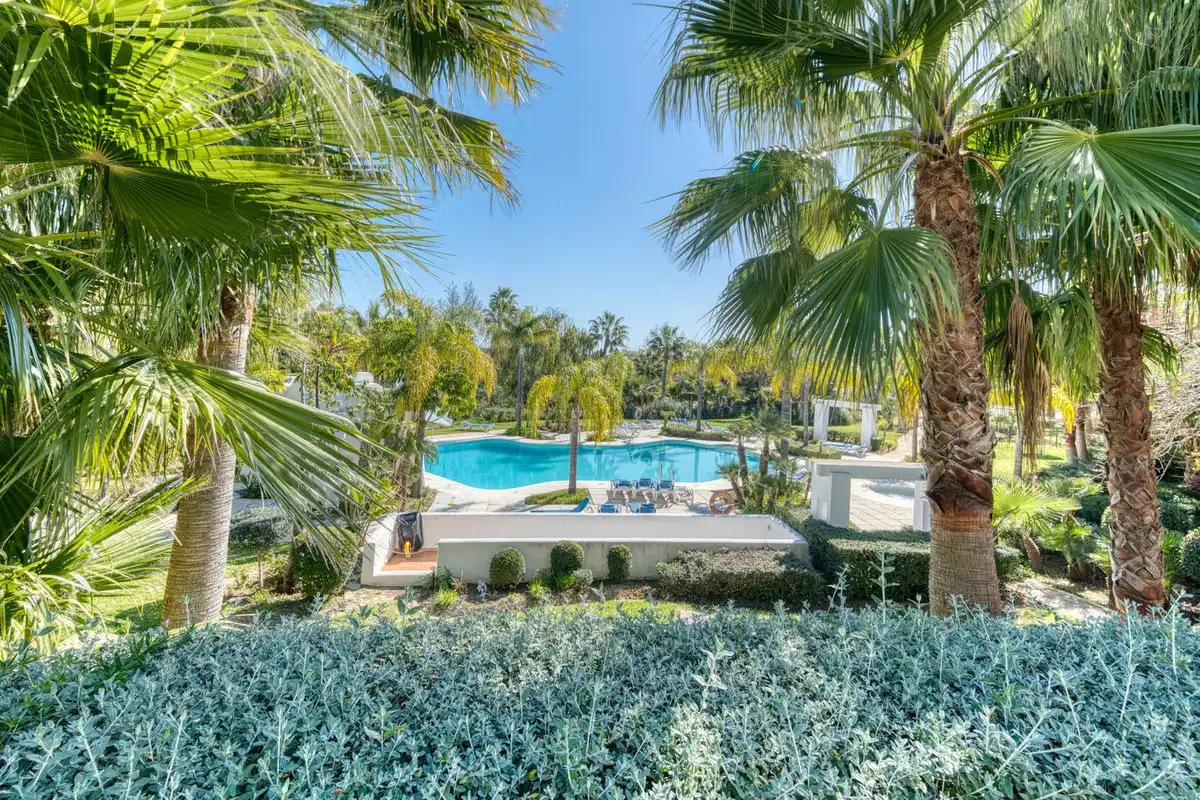 Piscina de Planta baja en venta en Casares con Aire acondicionado, Jardín privado y Terraza
