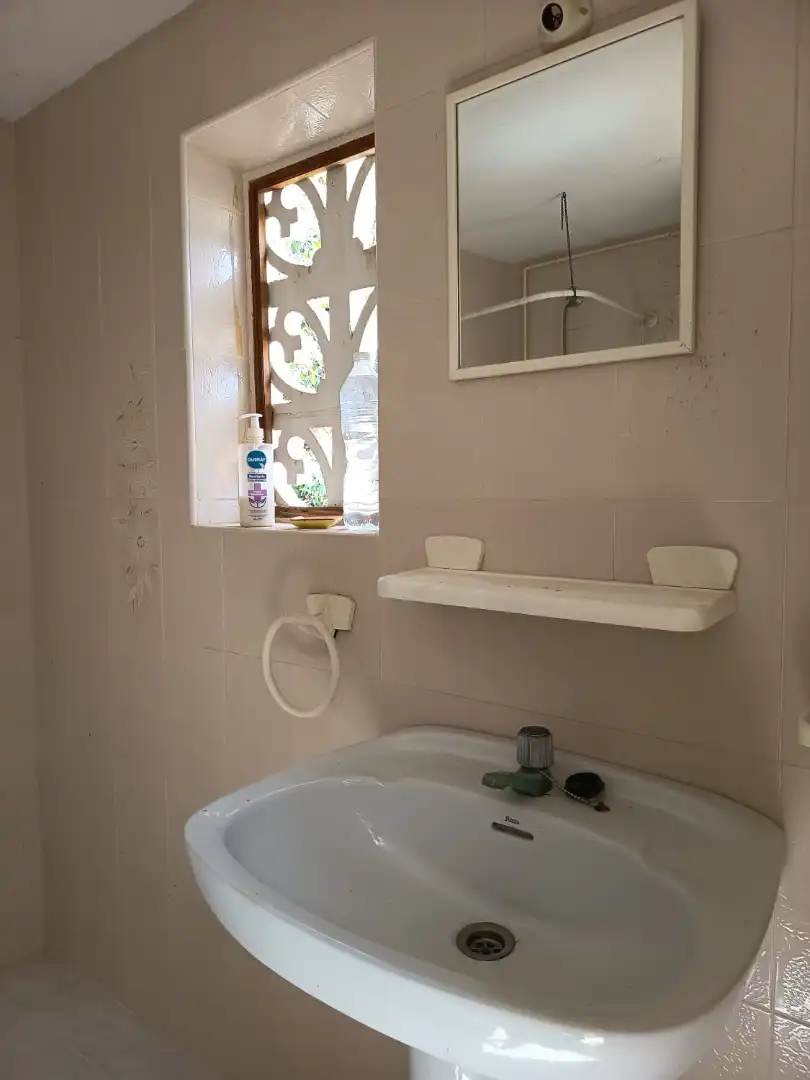 Bany de Casa o xalet en venda en Alicante / Alacant amb Jardí privat, Terrassa i Piscina