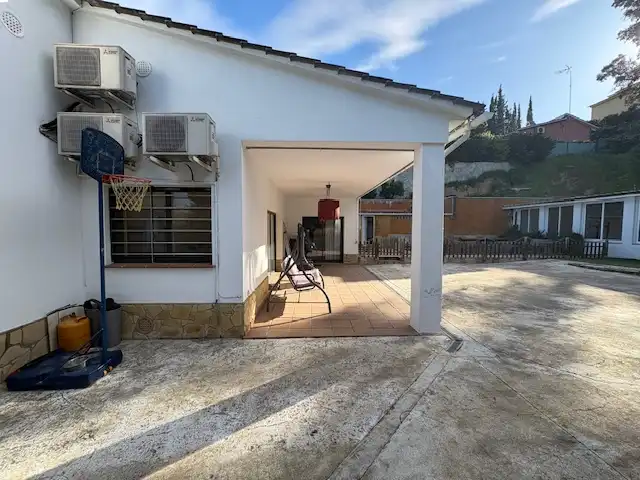 Casa amb piscina en venda a Carrer Comajuliana, imagen 8
