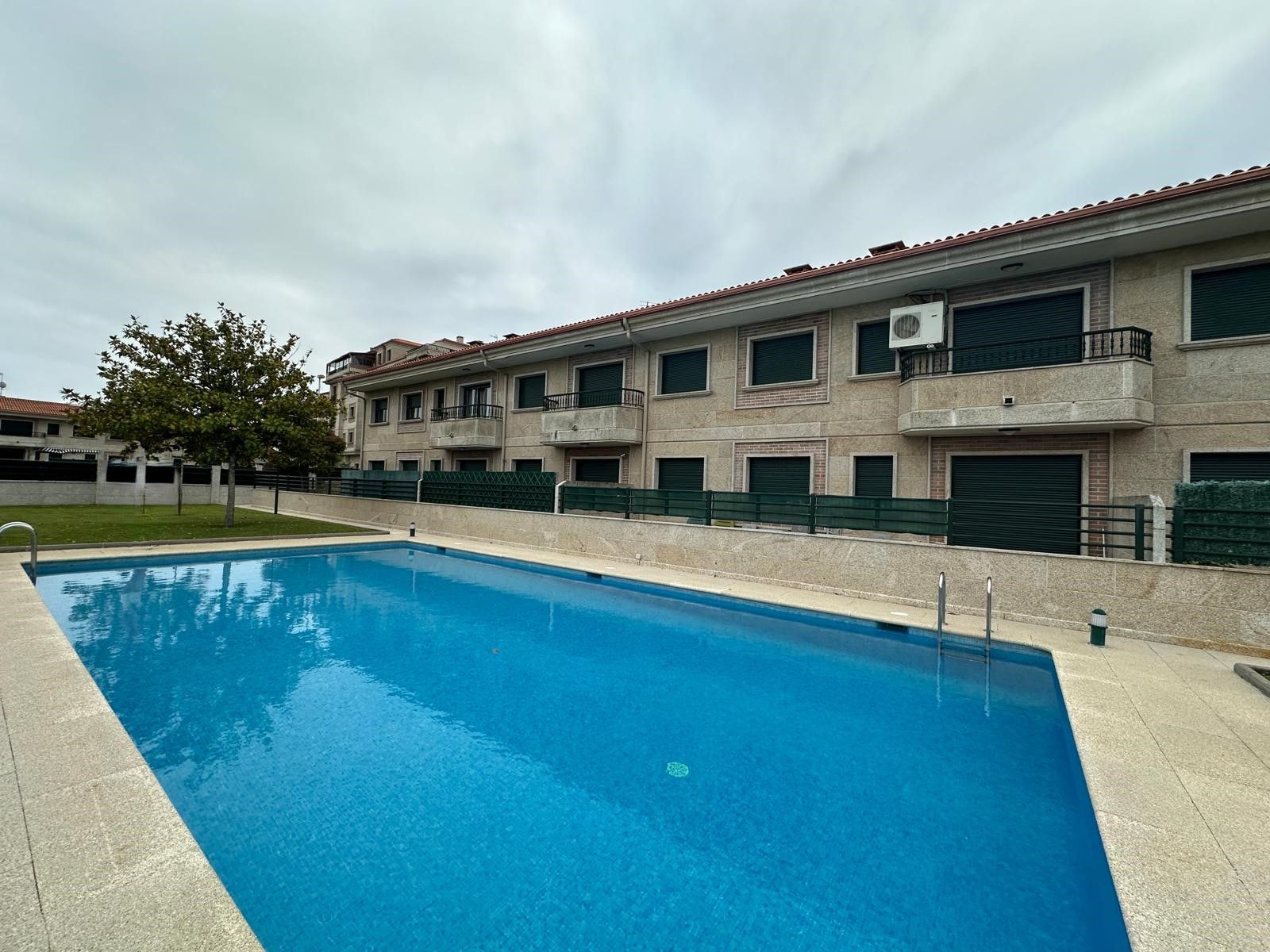 Swimming pool of Planta baja for sale in Sanxenxo  with Heating, Private garden and Parquet flooring