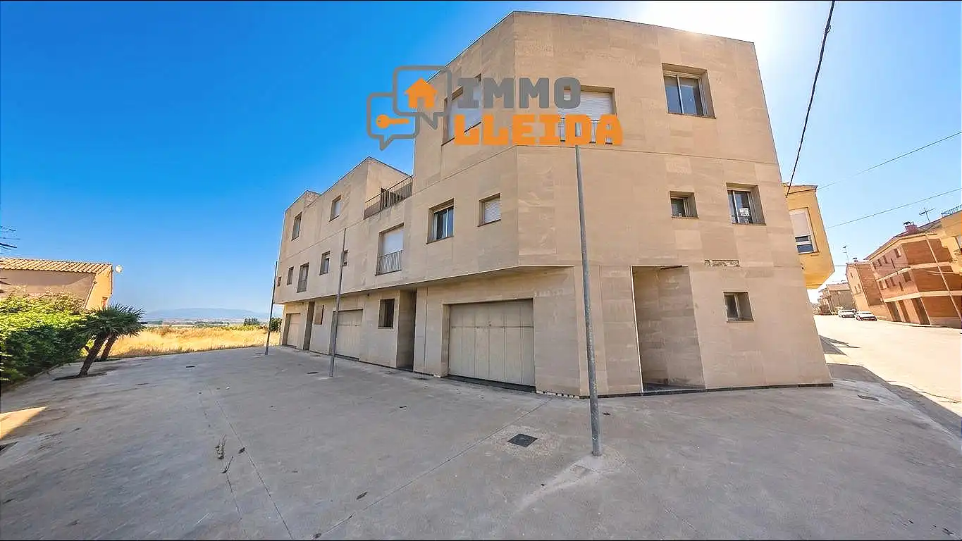 Vista exterior de Casa adosada en venta en Linyola con Terraza