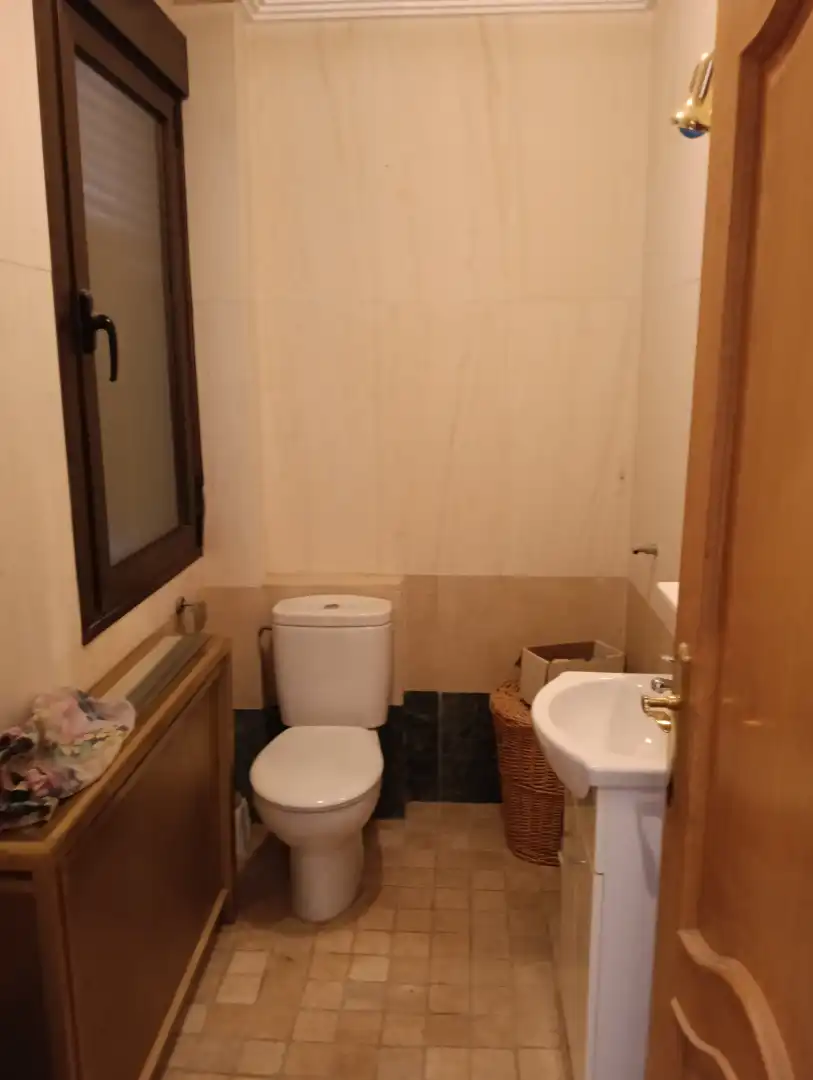Bany de Casa o xalet en venda en Casarrubios del Monte amb Aire condicionat, Calefacció i Jardí privat