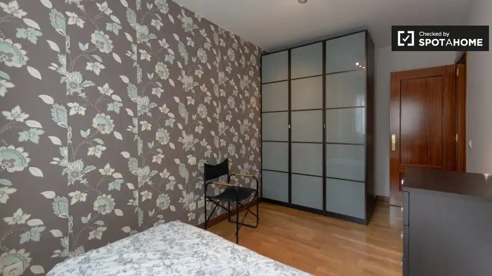 Room in Valdebernardo - Valderribas