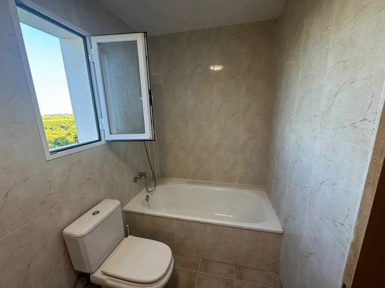 Baño de Casa o chalet en venta en Palmera con Amueblado, Microondas y TV