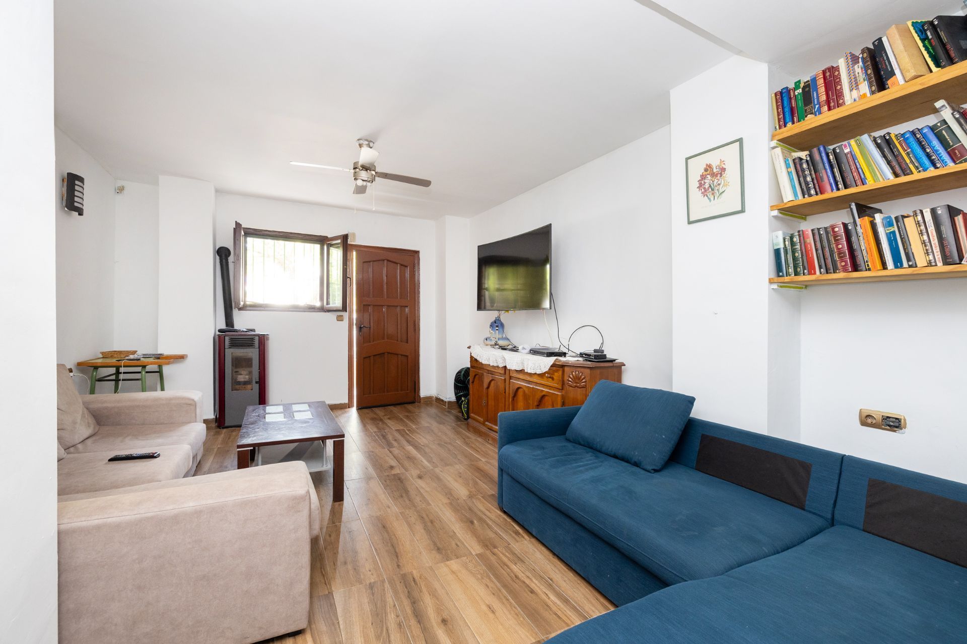 Sala d'estar de Casa adosada en venda en  Granada Capital amb Terrassa