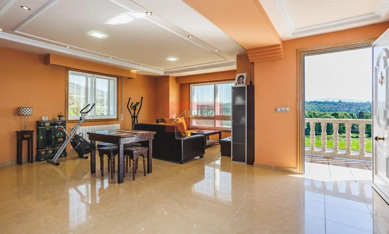 Sala de estar de Casa o chalet en venta en O Carballiño   con Calefacción, Jardín privado y Terraza