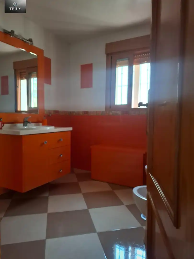 Badezimmer von Einfamilien-Reihenhaus zum Verkauf in Pinos Puente mit Klimaanlage