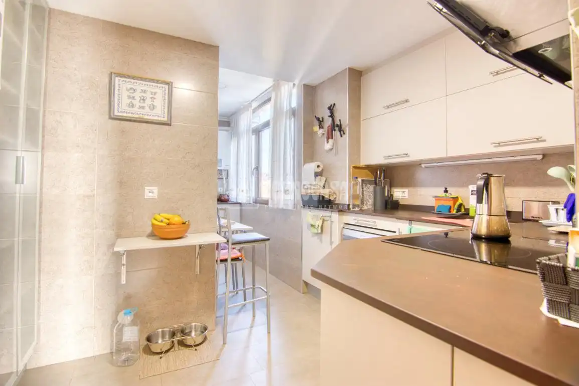 Küche von Wohnung zum Verkauf in Santander mit Abstellraum