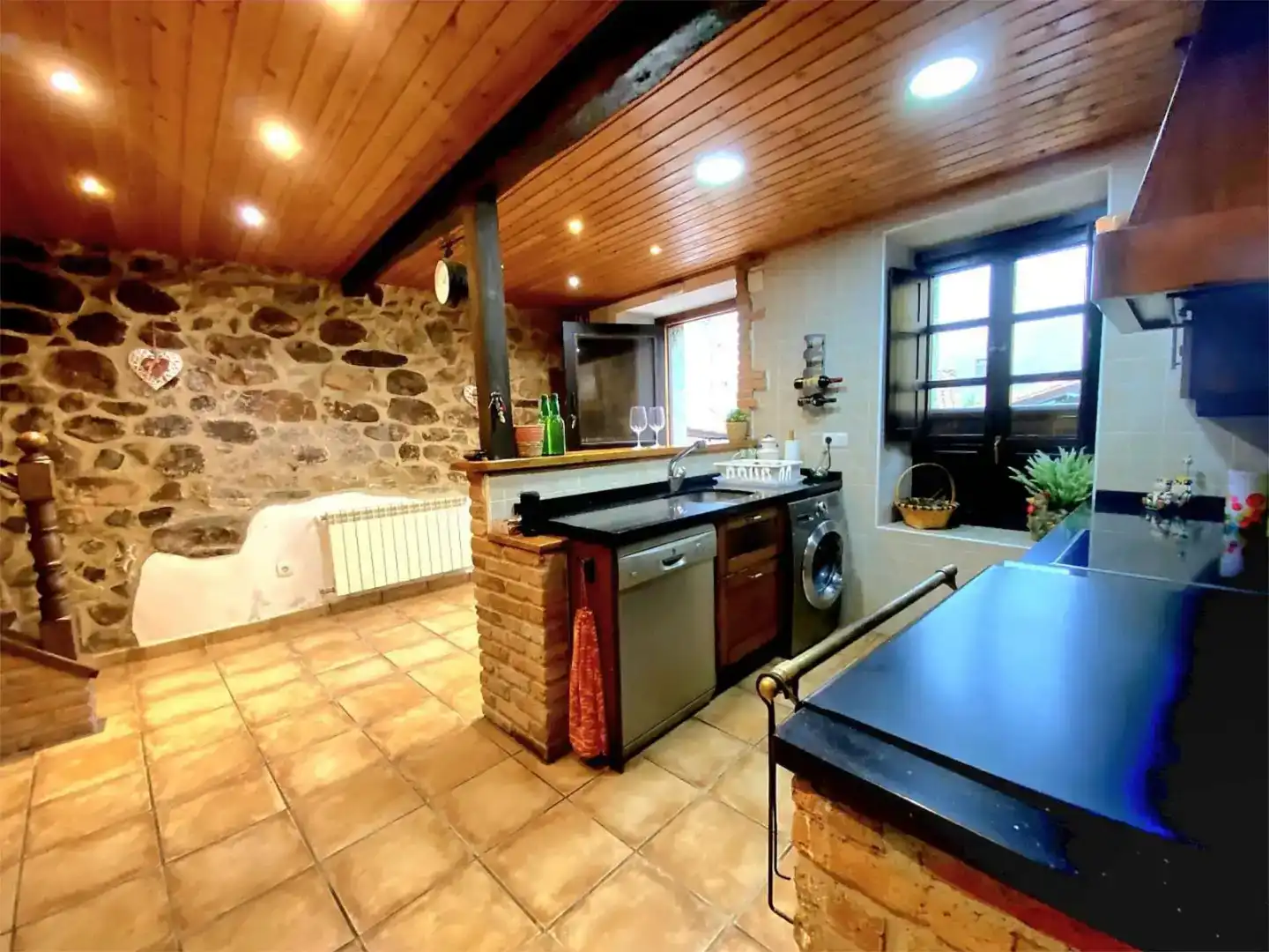 Cuina de Pis de lloguer en Llanes amb Parquet, Moblat i Balcó