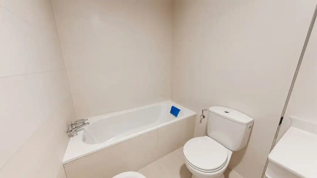 Baño de Piso de alquiler en Madrid con Aire acondicionado, Calefacción y Jardín privado