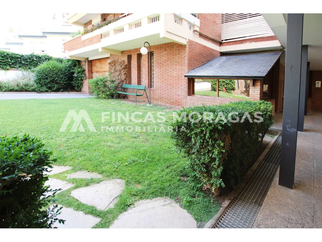 Vista exterior de Àtic en venda en Sant Cugat del Vallès amb Aire condicionat, Calefacció i Parquet