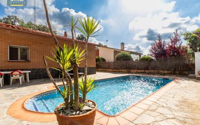 Piscina de Casa o xalet en venda en Castellar del Vallès amb Calefacció, Jardí privat i Terrassa