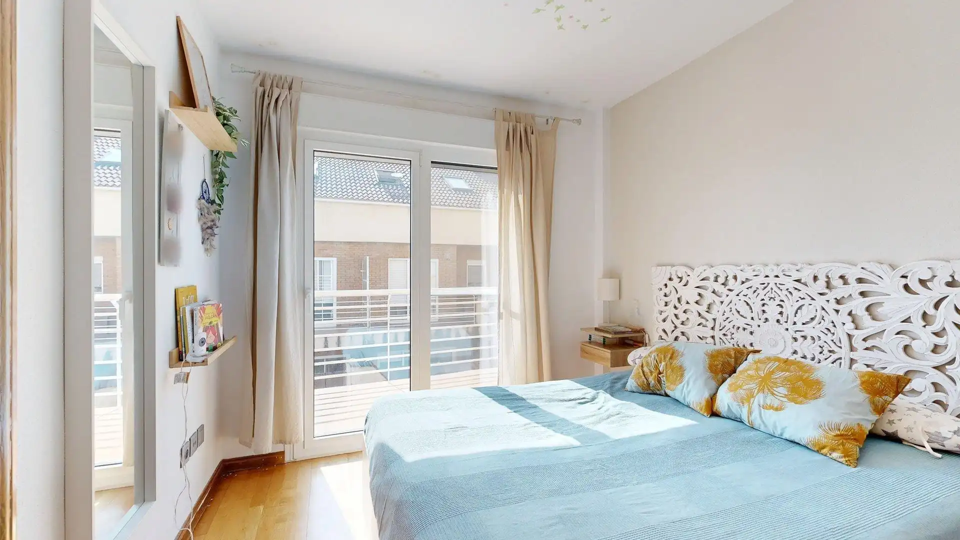 Habitación de Casa adosada en venta en Zaragoza con Calefacción, Jardín privado y Terraza