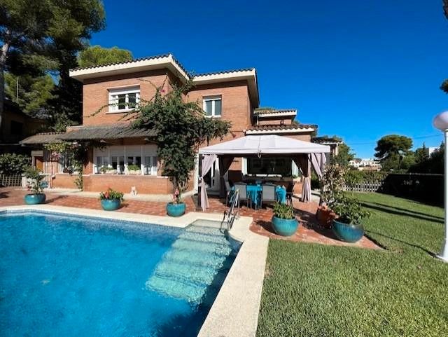 Exterior view of Single-family semi-detached for sale in  Tarragona Capital  with Air Conditioner, Heating and Private garden
