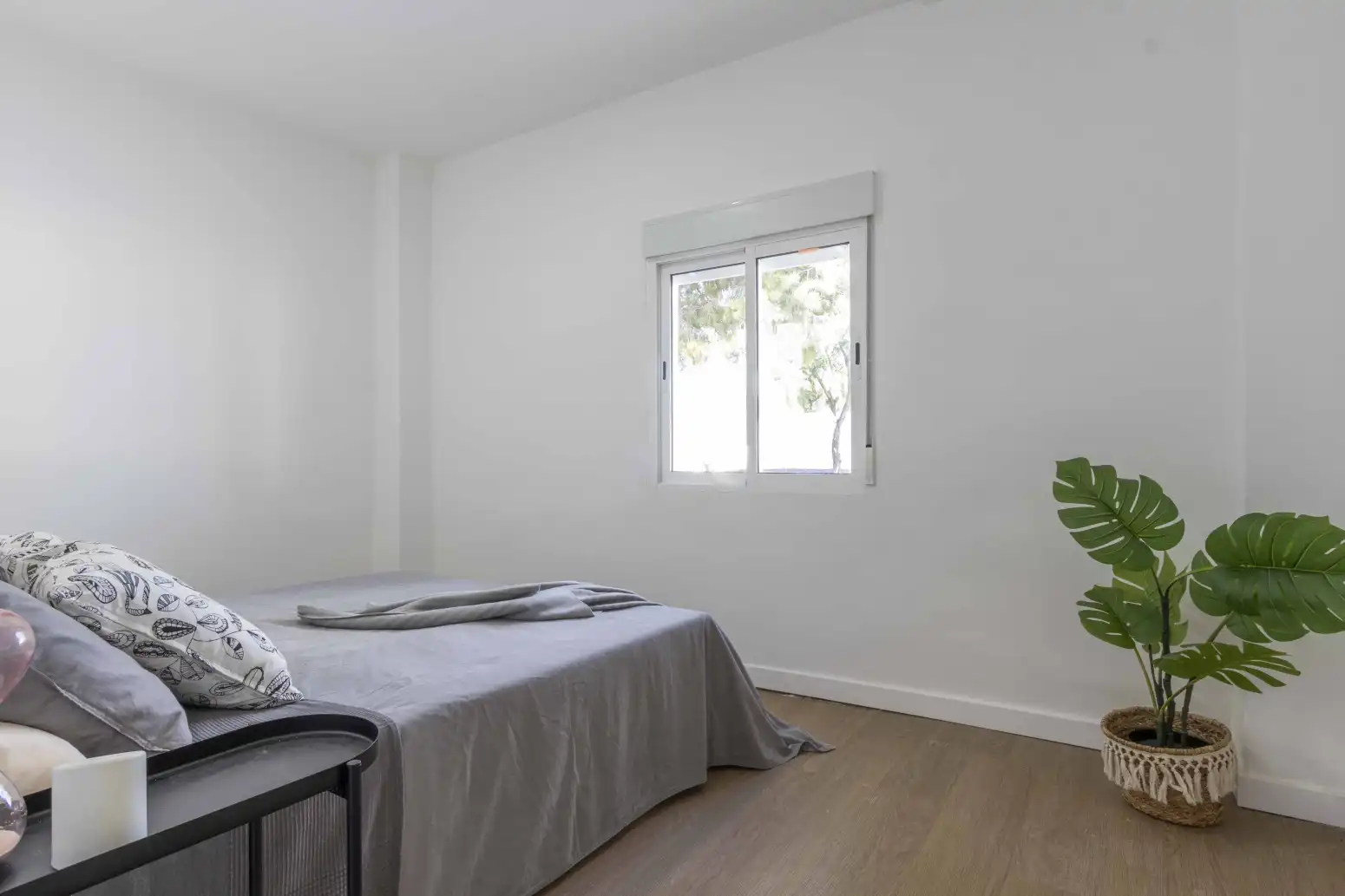 Dormitori de Casa o xalet en venda en La Pobla de Vallbona amb Jardí privat i Piscina
