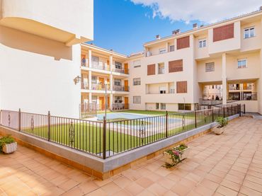 Piso con piscina en venta en San Cayetano