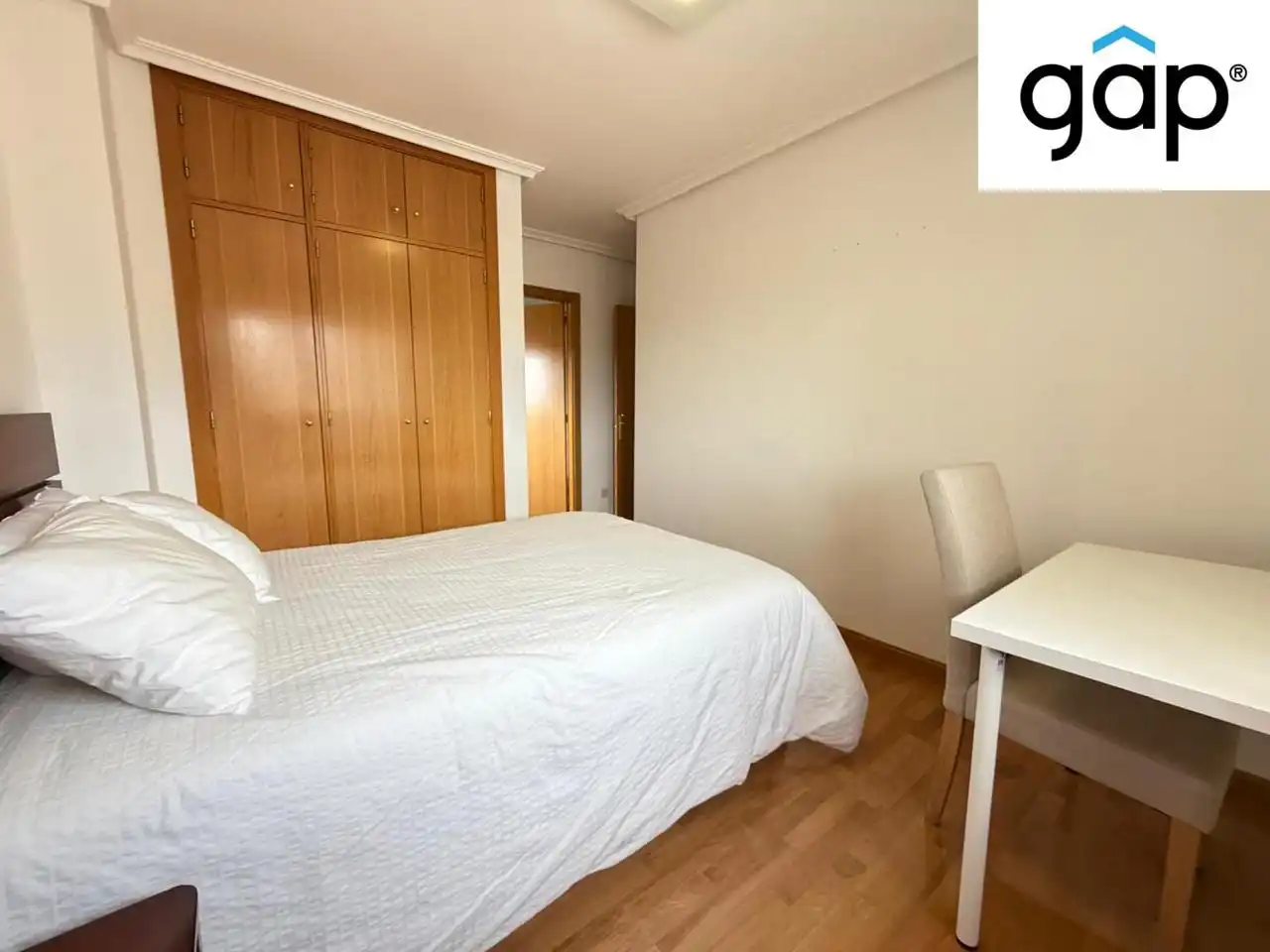 Bedroom of Flat for rent in Cuenca  with Air Conditioner, Heating and Parquet flooring