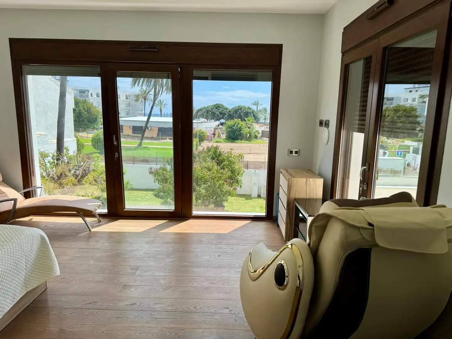 Sala d'estar de Casa o xalet de lloguer en Marbella amb Aire condicionat, Calefacció i Jardí privat