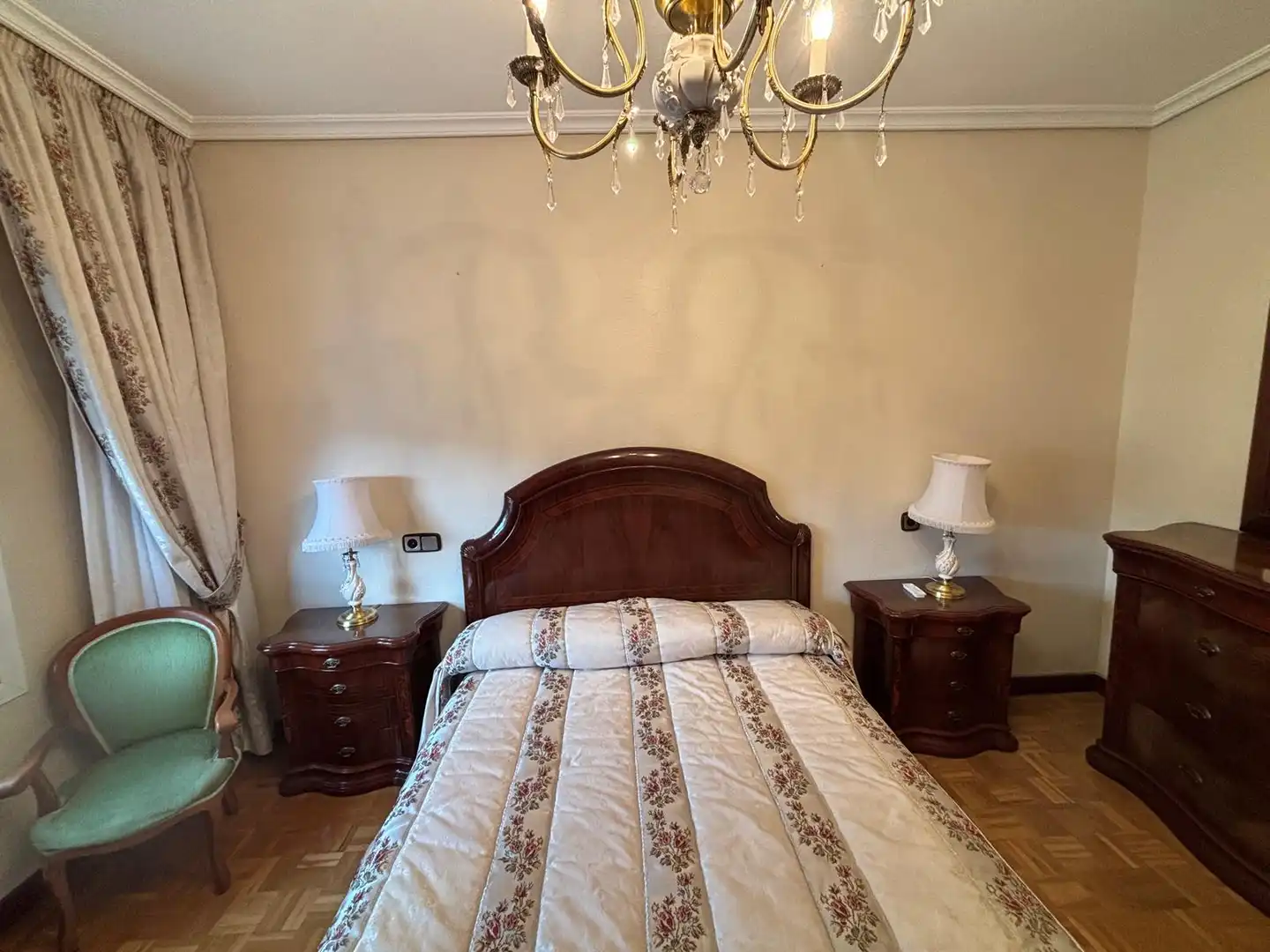 Habitación de Piso de alquiler en  Pamplona / Iruña con Calefacción, Parquet y Amueblado
