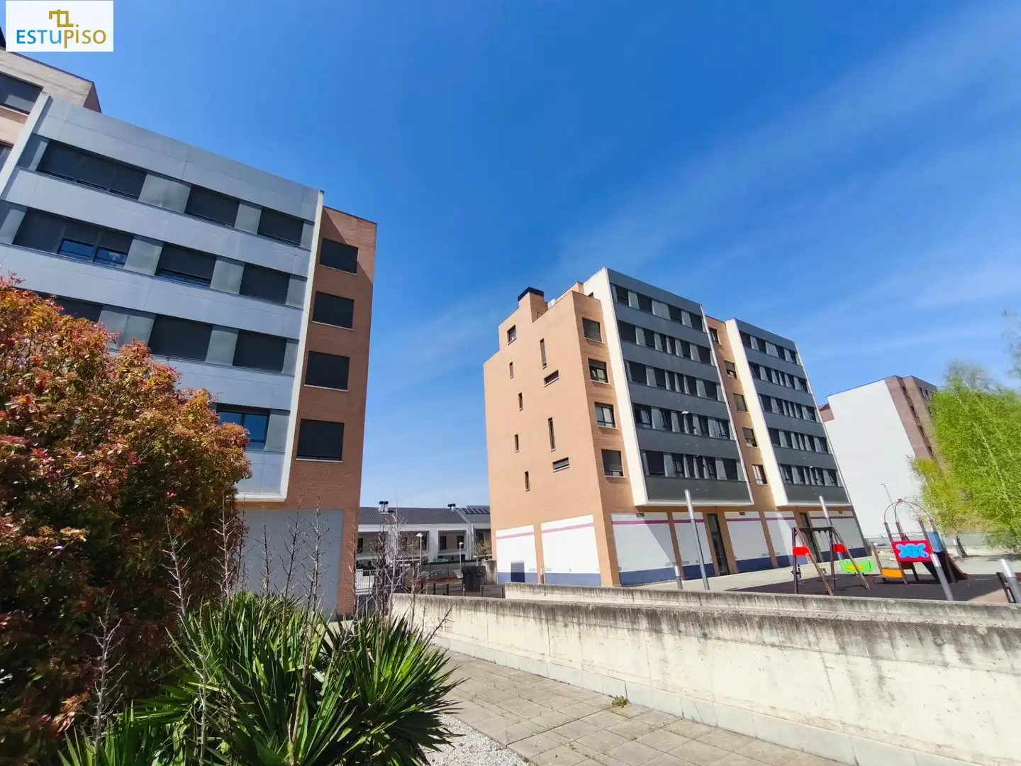 Vista exterior de Piso en venta en Vitoria - Gasteiz con Calefacción, Jardín privado y Terraza