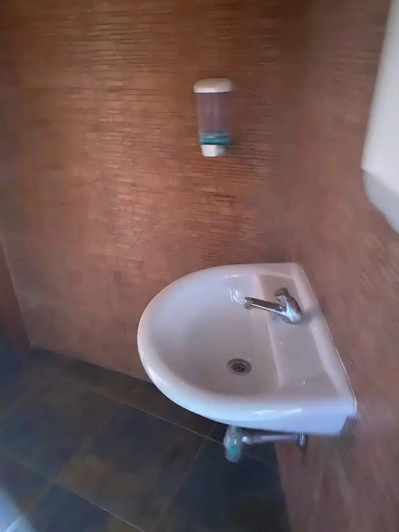 Bany de Local en venda en Espartinas amb Aire condicionat i Calefacció