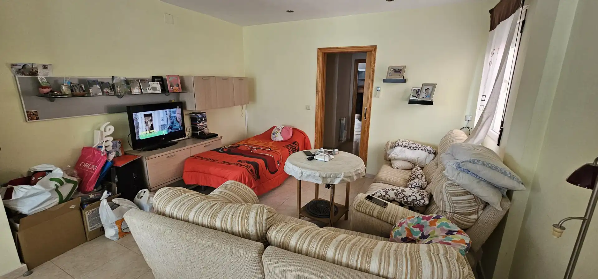 Sala d'estar de Casa adosada en venda en Totana amb Aire condicionat, Moblat i Forn