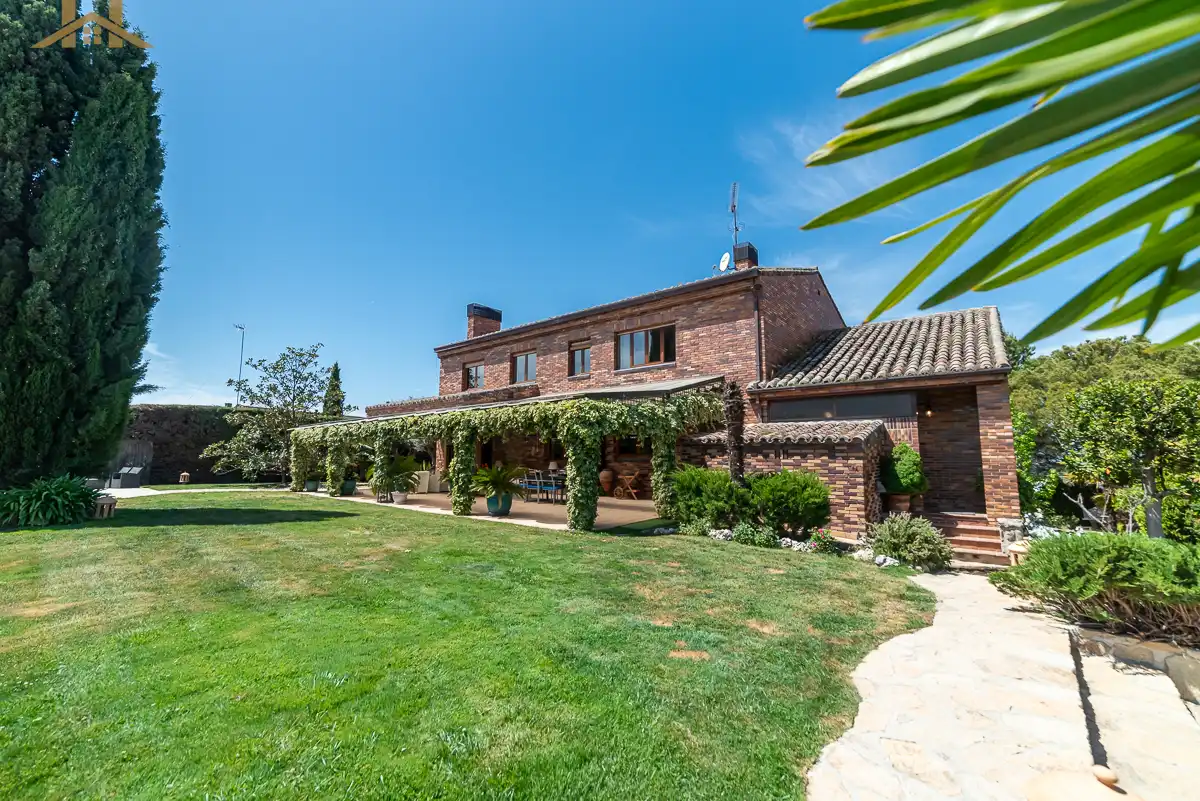 Jardí de Casa o xalet en venda en Boadilla del Monte amb Calefacció, Jardí privat i Parquet