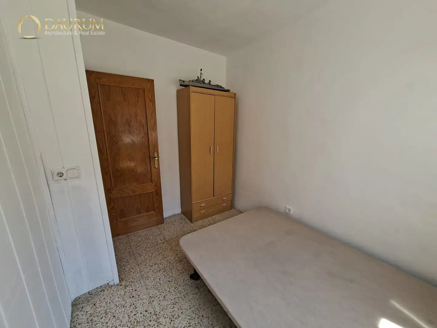 Schlafzimmer von Dachboden zum Verkauf in Alicante / Alacant mit Klimaanlage, Abstellraum und Möbliert