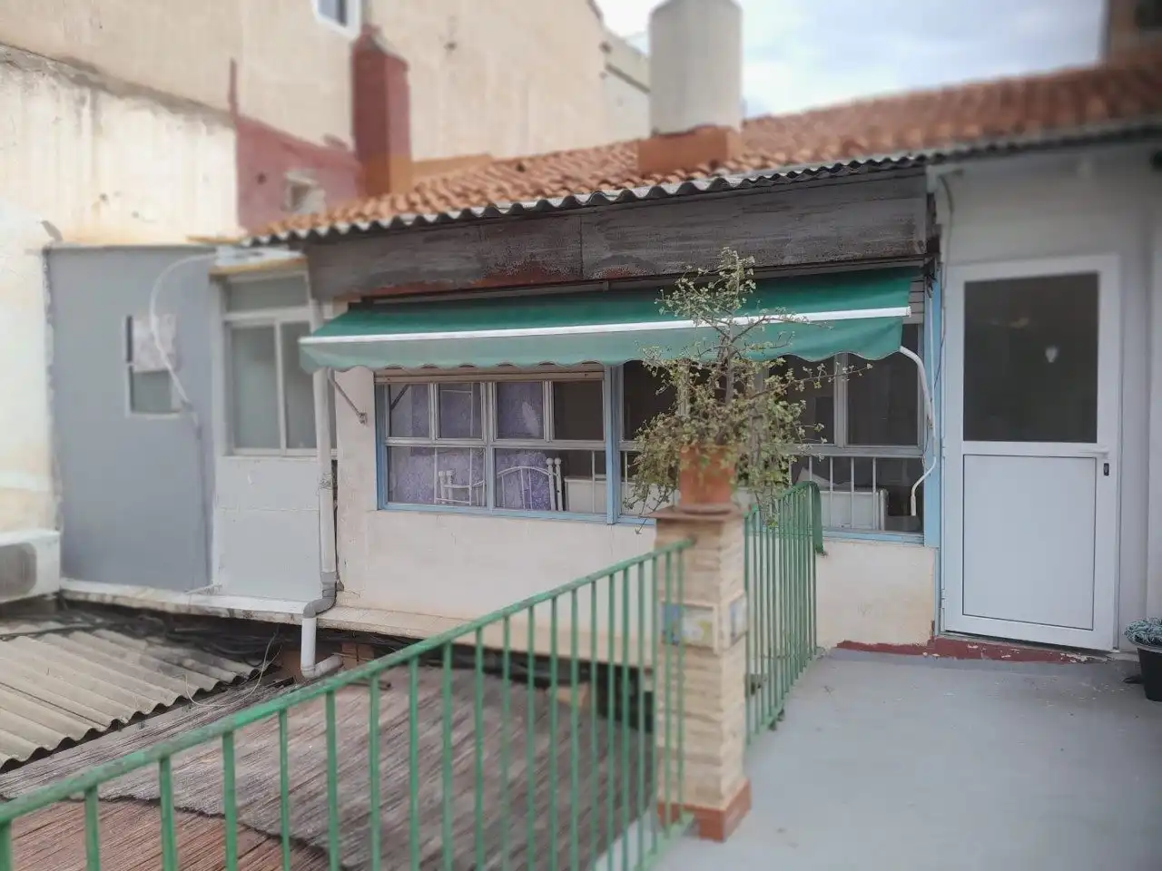 Vista exterior de Piso en venta en Burjassot con Aire acondicionado, Calefacción y Jardín privado