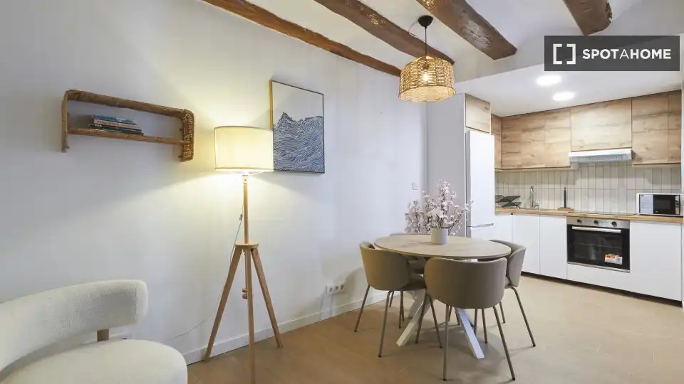 Flat with terrace to rent in Ciutat Vella, imagen 6