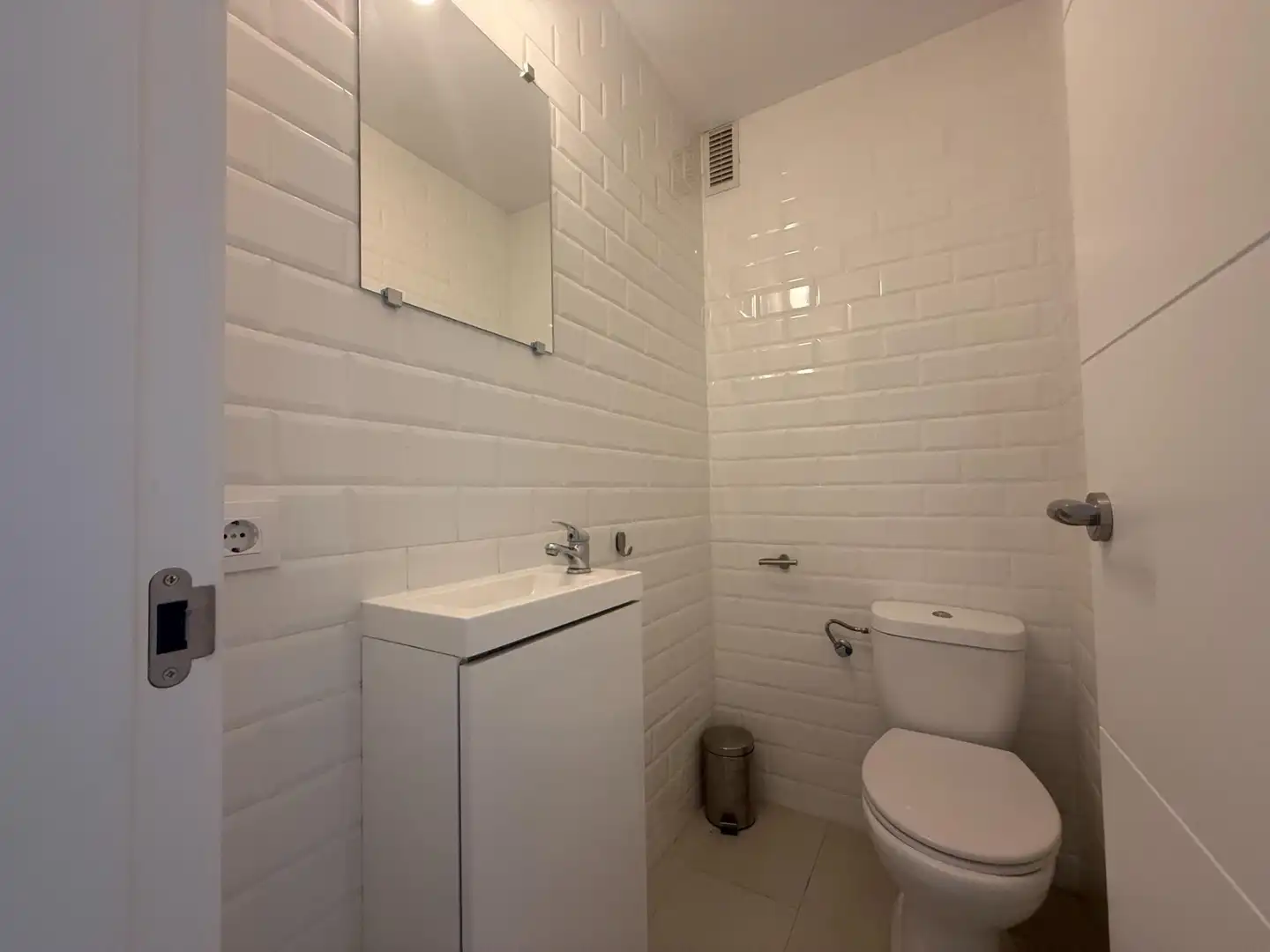 Bathroom of Apartments for rent in Sevilla  with Furnished