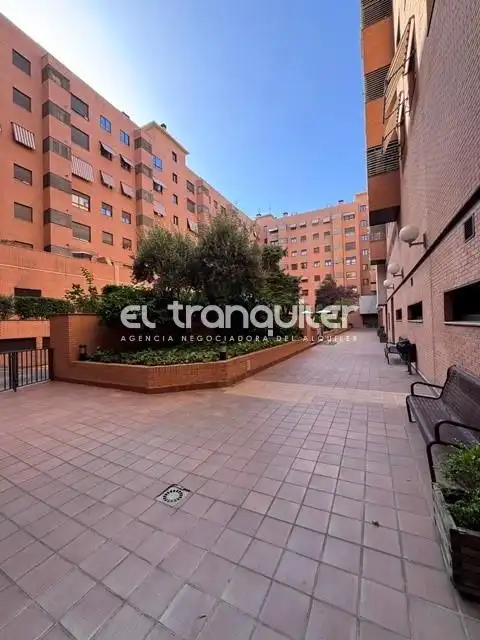 Parking of Flat for rent in Madrid  with Air Conditioner, Swimming Pool and Furnished
