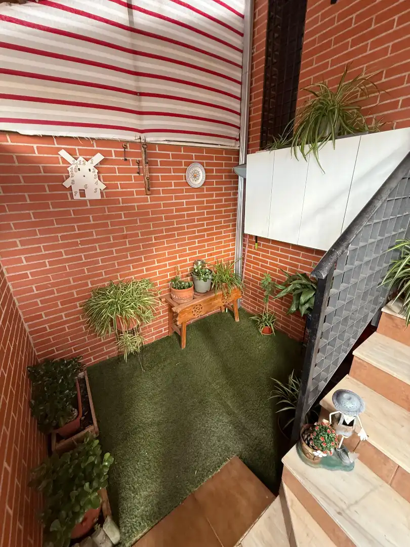 Terraza de Casa adosada en venta en Fernán Caballero con Aire acondicionado, Calefacción y Jardín privado