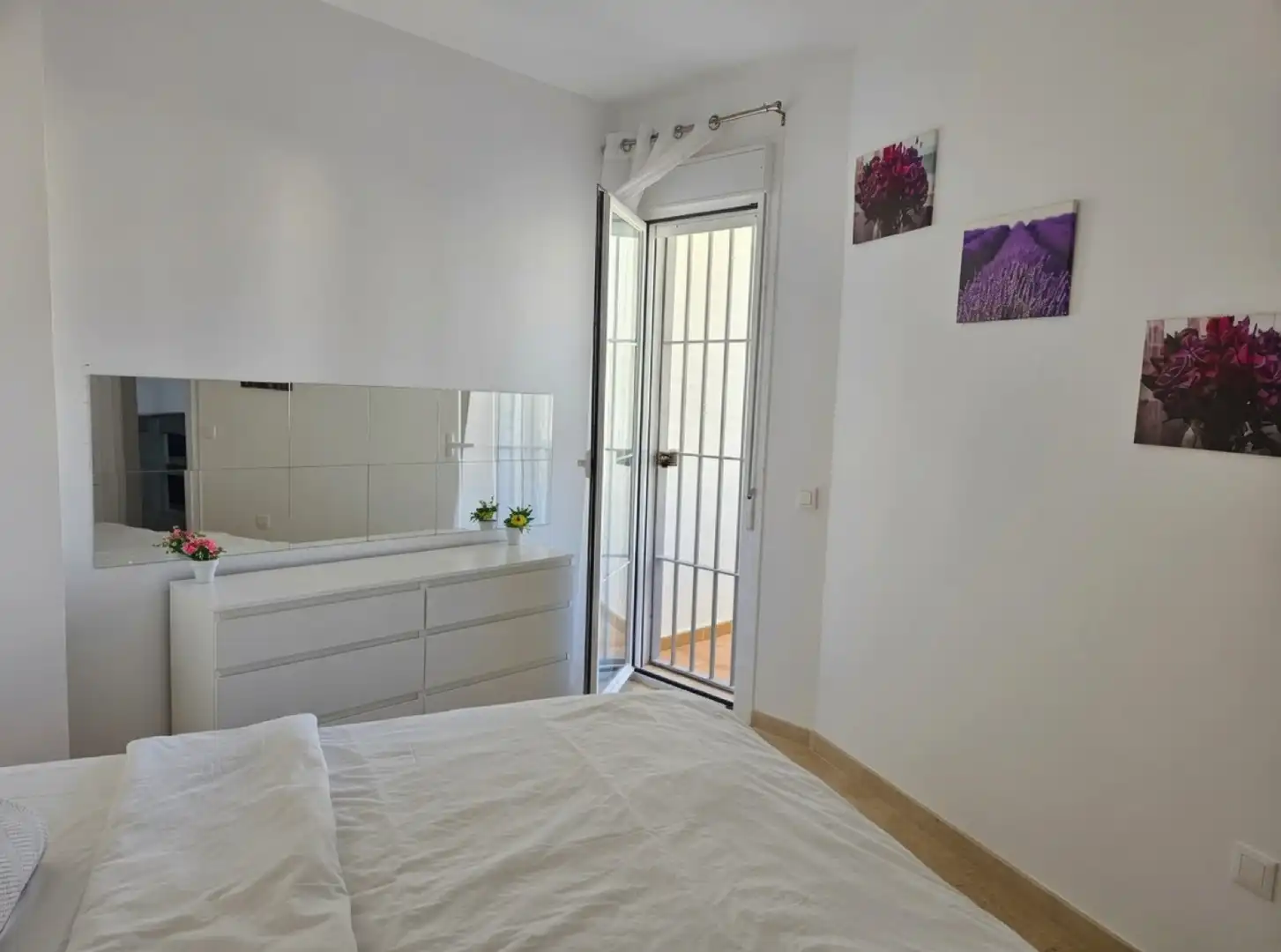 Habitación de Planta baja en venta en Manilva con Aire acondicionado, Terraza y Piscina